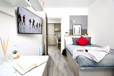 Three Bedroom - Photo 4