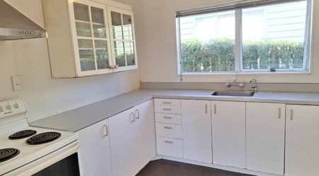 Comfortable home with nice outlook - Photo 5