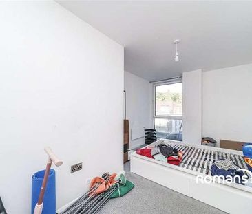 Farnborough Road, Farnborough, Hampshire, GU14 - Photo 2