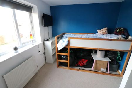 3 bedroom end of terrace house to rent - Photo 5