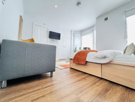 BEDROOM 4 – LARGE DOUBLE ENSUITE - Photo 5