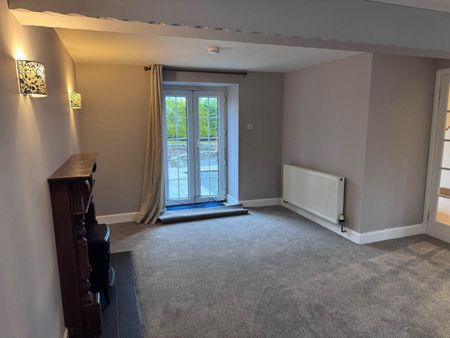 3 bedroom House To Let - Photo 2