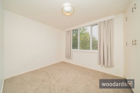 Light-Filled First Floor Apartment in Prime Camberwell Location - Photo 3