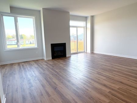 For Lease - 299 Labelle Street, Russell, Ontario - Photo 3