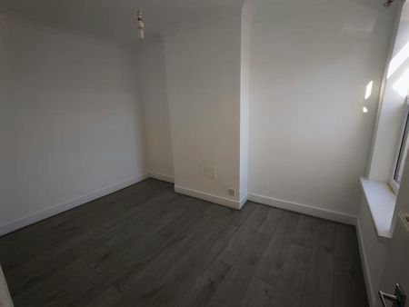 3 bedroom end of terrace house to rent - Photo 5