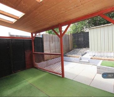 3 bedroom semi-detached house to rent - Photo 2