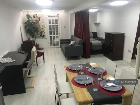 1 bedroom flat to rent - Photo 2