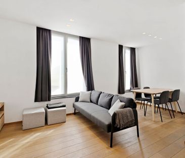 Instapklare rijwoning met koer en dubbele garage, gunstig EPC C, ge... - foto 1