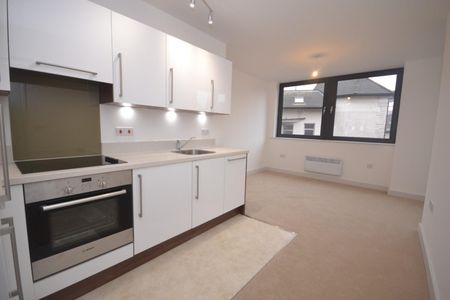 1 bedroom Flat To Let - Photo 2