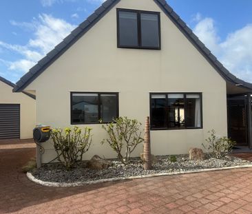 Family Living at its Best - Photo 2