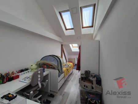 Atypický podkrovní prostor 3+1+galerie 85 m - Fotografie 3