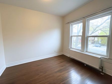 $1,745 / 2 br / 1 ba / 11 Proctor blvd. unit 2 - Photo 3
