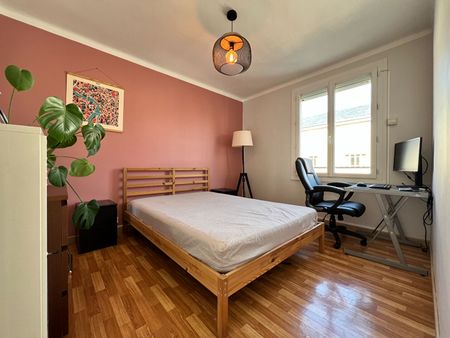 Location Appartement 4 pièces 67m² - Photo 5