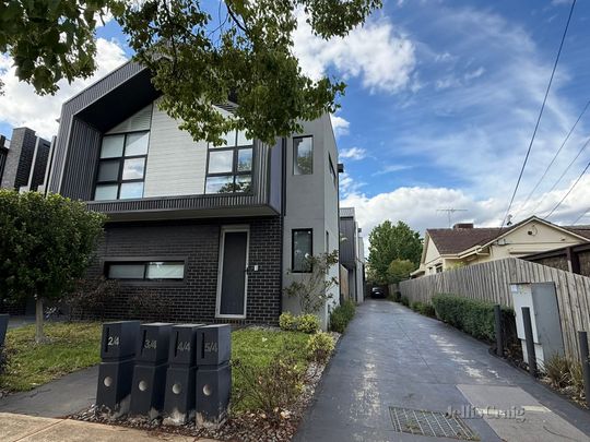 4/4 McComas Street, Reservoir VIC 3073 - Townhouse For Rent | Domain - Photo 1