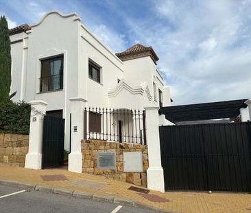 Casa adosada de alquiler en Valle Romano Golf - Photo 2