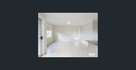 Comfortable 4 Bedroom Family Home - Photo 2