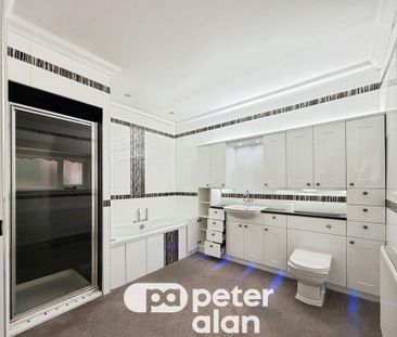 4 bedroom end of terrace house to rent - Photo 1