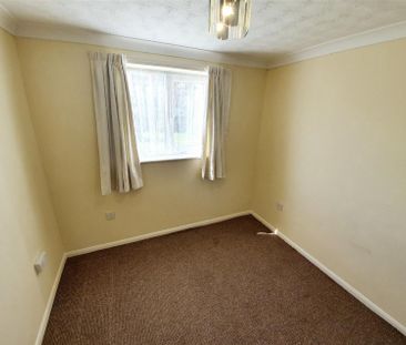 1 Bedroom Flat to Rent in Oliver Close, Rushden, Northants, NN10 - Photo 2