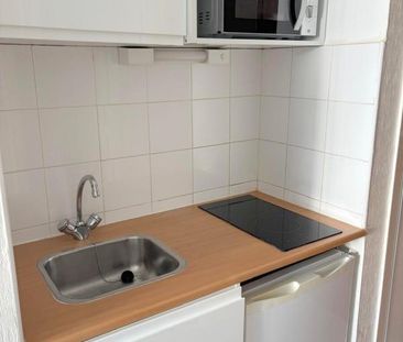 Studio rénové et meublé de 18.90 m² avec kitchenette équipée. - Photo 5