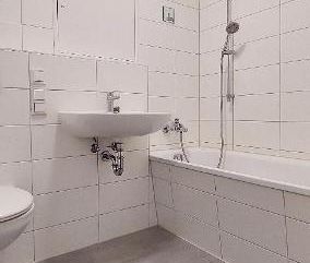 4 Zimmer mit Balkon und EBK, frisch saniert mit Aufzug - Photo 6