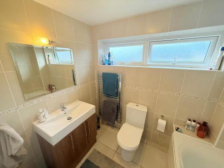 3 bedroom semi-detached house to rent - Photo 3