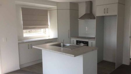 Looking for a modern low maintenance home? - Photo 3