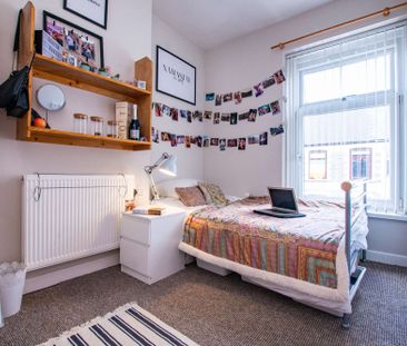 Stylish kitchen and hair/makeup station! - Photo 1