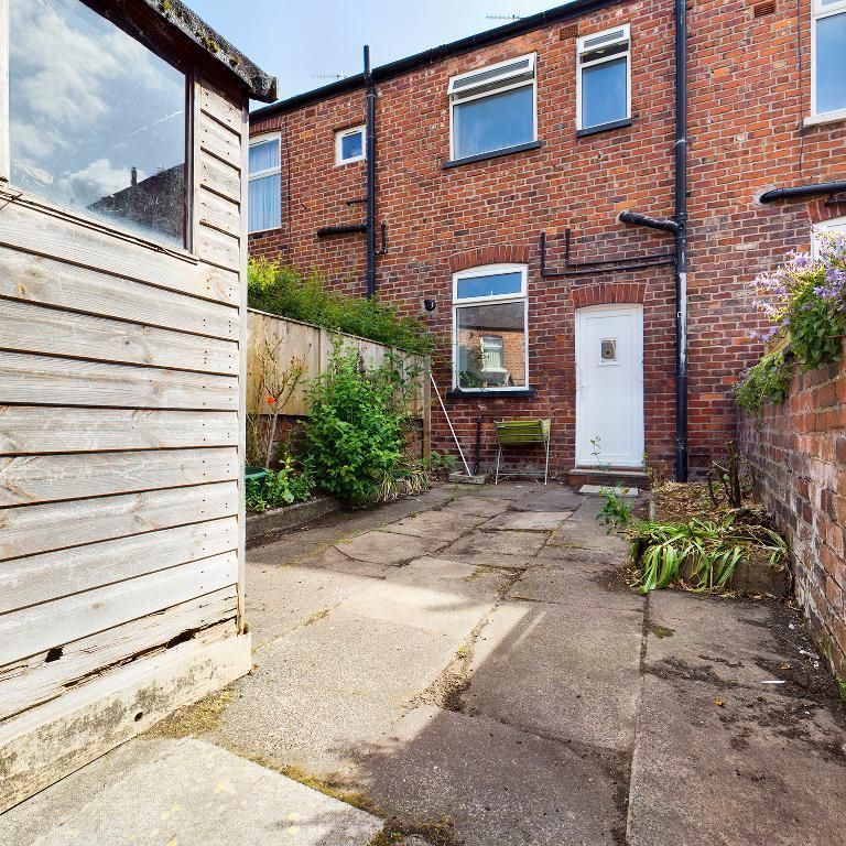 2 bedroom terraced house to rent - Photo 1