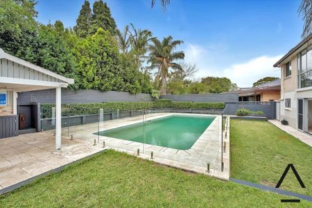 Large Family Home! - Photo 5