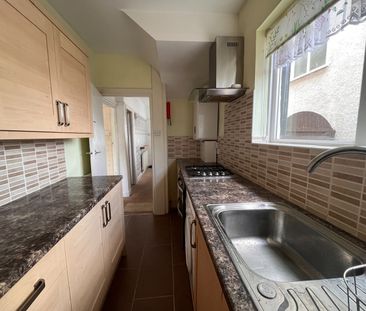 3 Bed Semi-Detached House, Whitefoot Lane, BR1 - Photo 6