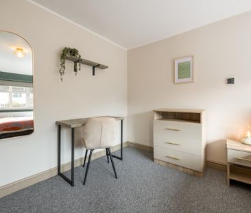 1 bedroom in a house share to rent - Photo 4