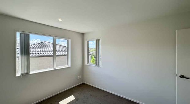 4-BEDROOM IN ONEHUNGA - Photo 1
