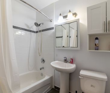 Deluxe Room - Islington (Etobicoke) - Photo 3