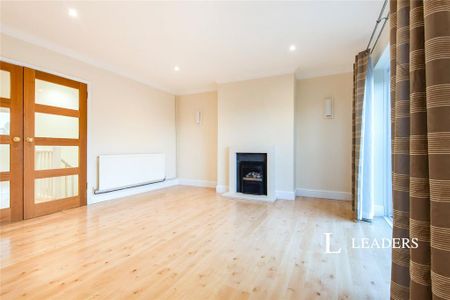 3 bedroom flat to rent - Photo 2