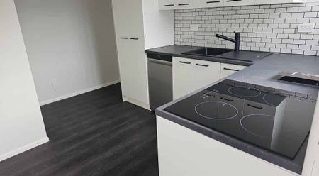 Like New - Ready for you to Enjoy - Photo 4