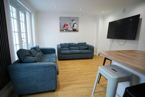 6 bedroom house to rent - Photo 1