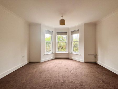 2 bedroom ground floor flat to rent - Photo 2