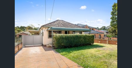 Live and entertain in well sized family sanctuary - Photo 2