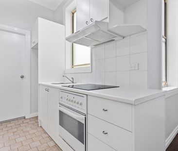 Prime inner-city location with excellent transport links - Photo 5