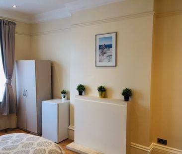 Room in a Shared House, Bowes Road, N13 - Photo 4