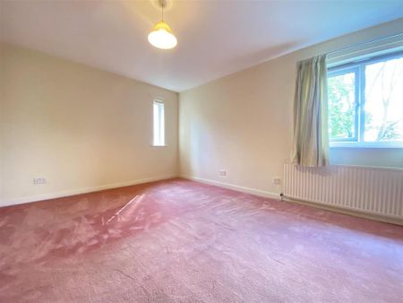 4 bedroom detached house to rent - Photo 2