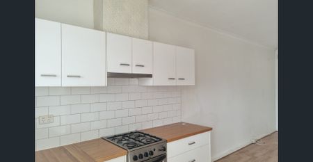 FABULOUS LOCATION IN PROSPECT - Photo 2