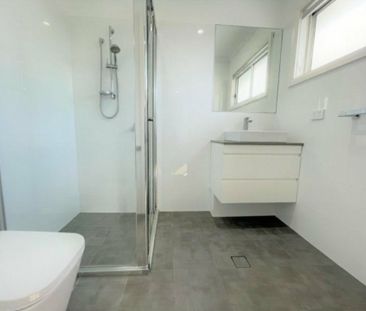 Modern 3-bedroom townhouse - Photo 4