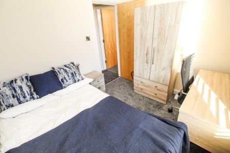 4 bedroom terraced house to rent - Photo 5