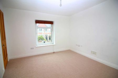 2 Bedroom House - Terraced - Photo 3