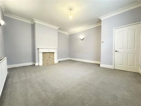 3 bedroom end of terrace house to rent - Photo 2