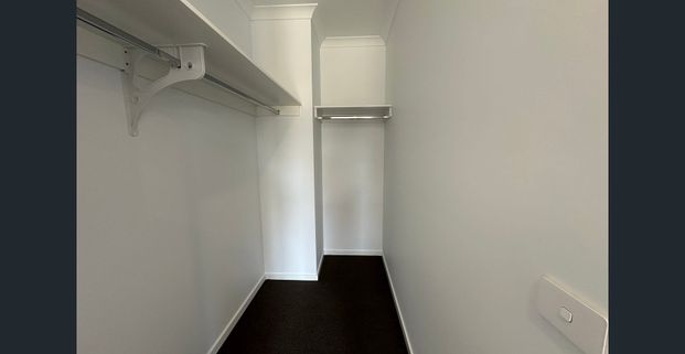 STUNNING BRAND NEW HOME! - Photo 1