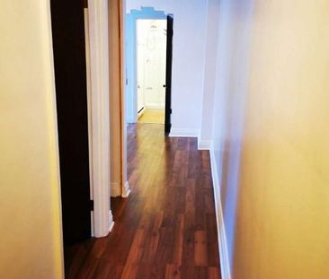 BEAU 4 1/2 AVEC EMPLACEMENT EXCEPTIONNEL! - Photo 1