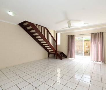 Nice Townhouse - Swimming Pool - Short walk to IGA - Photo 5