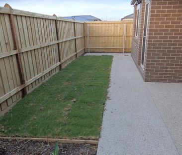 Spacious Family Home in a Convenient Location! - Photo 5